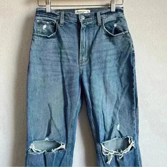 Abercrombie & Fitch Ultra High Rise The Ankle Straight Distressed Jean Size 27/4 - Picture 3 of 11